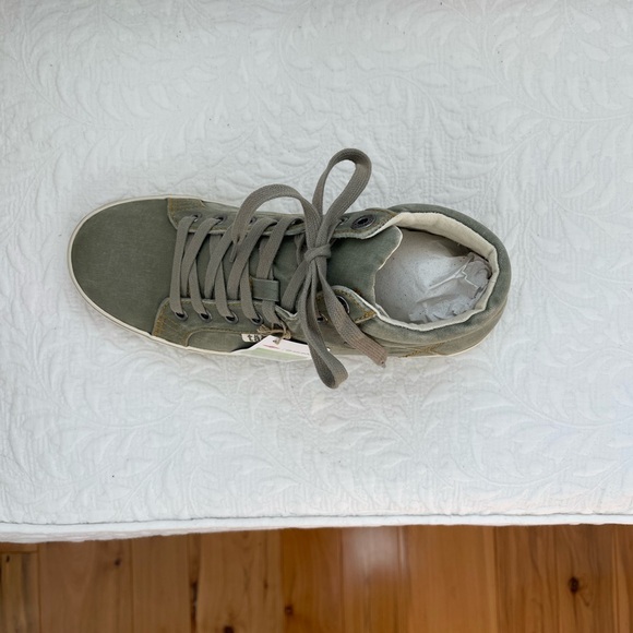 Taos Top Star High Tops NIB Size 8 Color: Sage - Picture 3 of 6